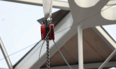 冠航手拉葫蘆助力全國首次帷幕造型幕墻吊裝工程圓滿完成